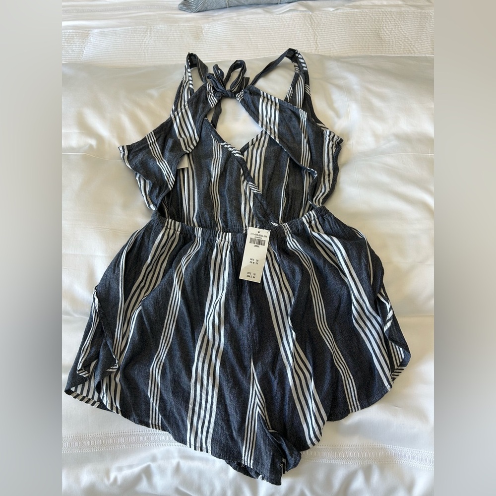 NWT Abercrombie & Fitch coverup romper. Sz large. Charcoal grey/white. Open back - Picture 4 of 16